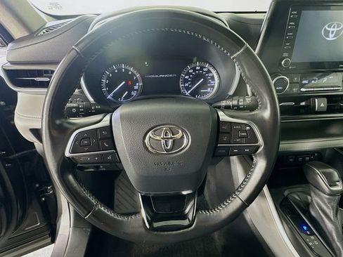 Used 2021 Toyota Highlander XLE AWD/4WD image 26