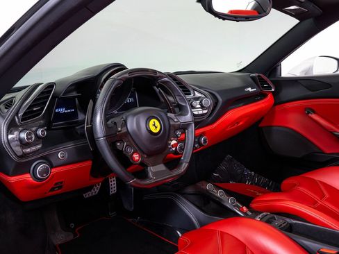 Used 2019 Ferrari 488 Spider RWD image 20