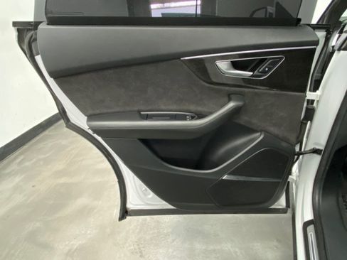 Used 2019 Audi Q8 Prestige AWD/4WD image 46