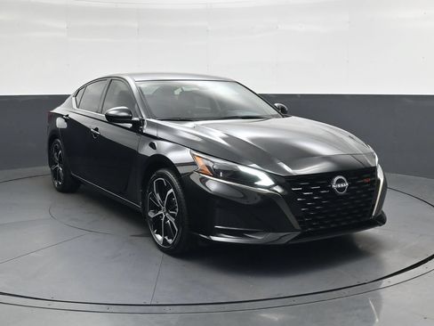 Certified 2025 Nissan Altima 2.5 SR FWD image 2