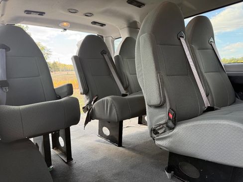 Used 2010 Ford E-350 and Econoline 350 Extended Wagon Super Duty image 13