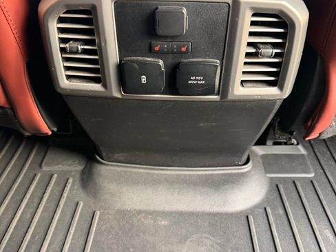 Used 2018 Ford F150 Platinum w/ Equipment Group 701A Luxury image 10