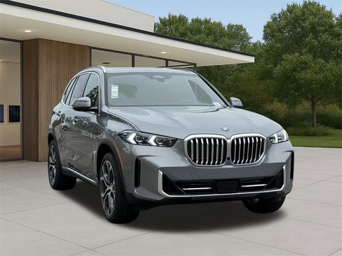 New 2026 BMW X5 xDrive40i w/ Premium Package image 3
