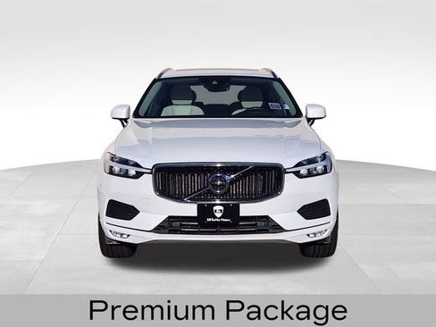 Used 2021 Volvo XC60 T6 Momentum image 2