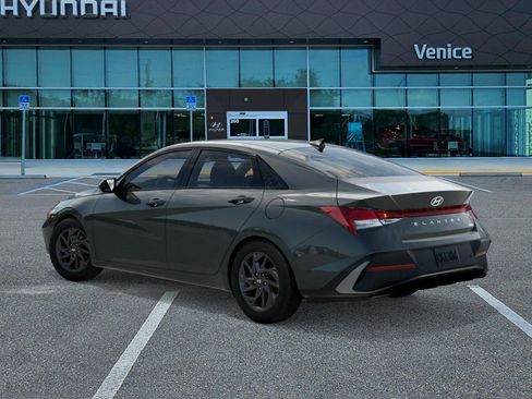 New 2026 Hyundai Elantra Hybrid FWD image 5