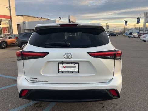Certified 2023 Toyota Highlander L image 5
