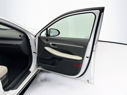 Used 2025 Hyundai Sonata SEL FWD image 32