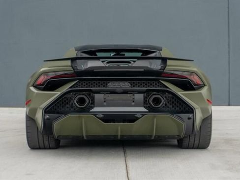 Used 2023 Lamborghini Huracan Tecnica image 3