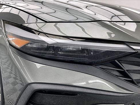 Used 2024 Hyundai Elantra SE image 29