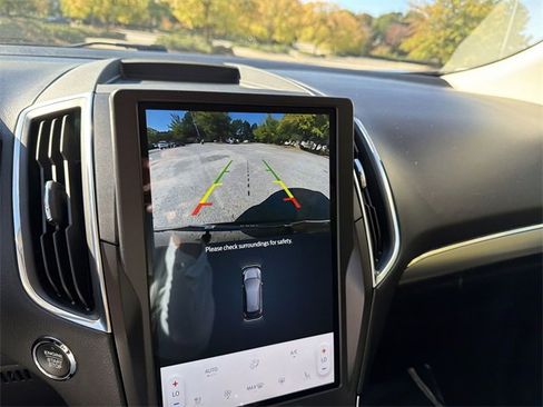 Used 2024 Ford Edge Titanium image 17