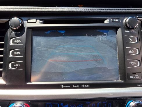 Used 2018 Toyota Highlander XLE FWD image 24