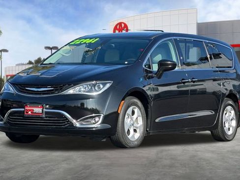 Used 2018 Chrysler Pacifica Touring Plus image 10