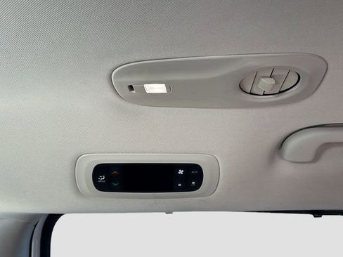 Used 2024 Chrysler Pacifica Touring-L image 26