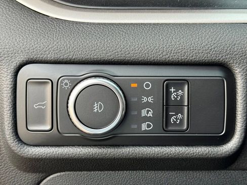 Used 2023 Ford Explorer XLT w/ Equipment Group 202A image 23