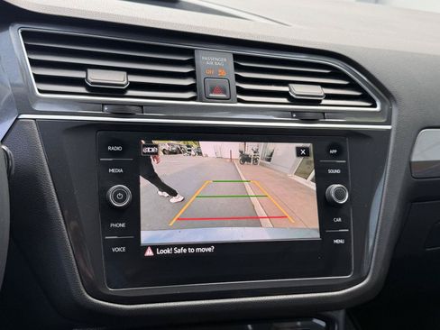 Used 2022 Volkswagen Tiguan SE AWD/4WD image 31