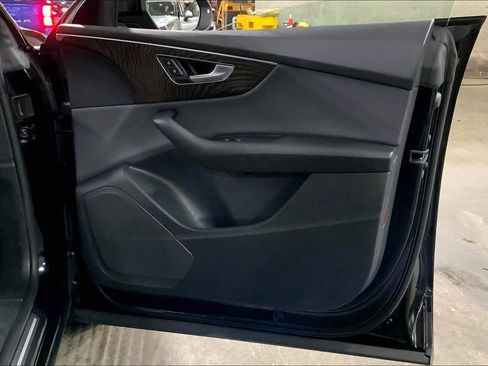 Used 2021 Audi Q8 Premium w/ Black Optic Package image 22