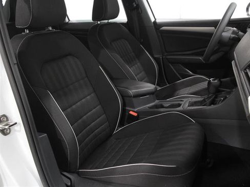 Used 2023 Volkswagen Jetta Sport image 15