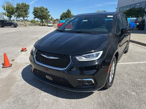 New 2026 Chrysler Pacifica Select image 11