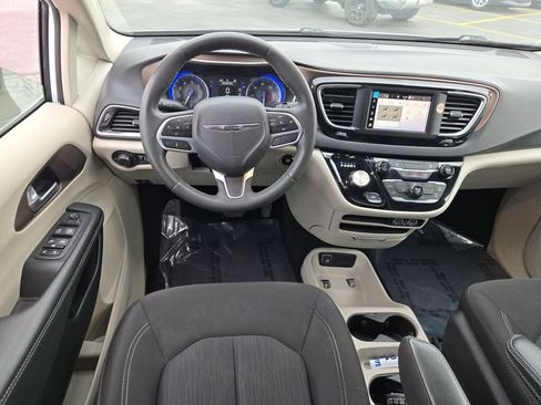 Certified 2023 Chrysler Voyager LX FWD image 22