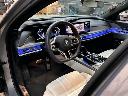 Certified 2025 BMW 760i xDrive AWD/4WD image 16
