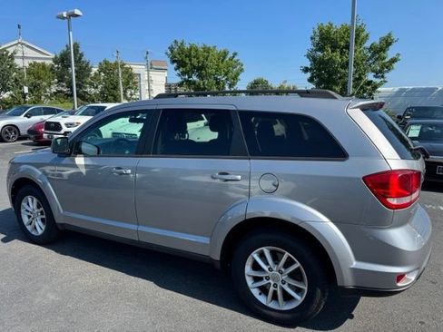 Used 2017 Dodge Journey SXT w/ Comfort/Convenience Group FWD image 19
