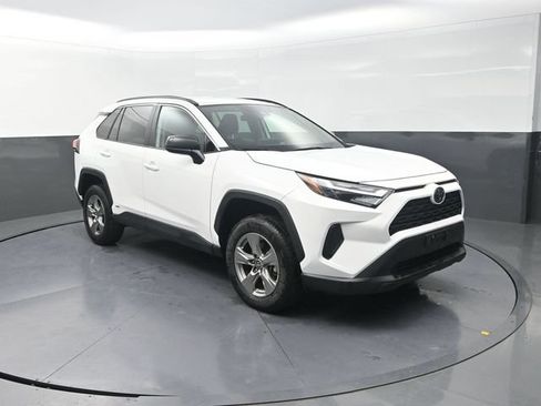 Used 2025 Toyota RAV4 LE AWD/4WD image 10