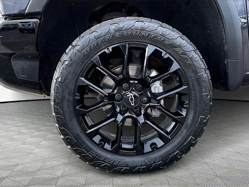 Used 2023 Chevrolet Silverado 1500 ZR2 w/ Technology Package image 9