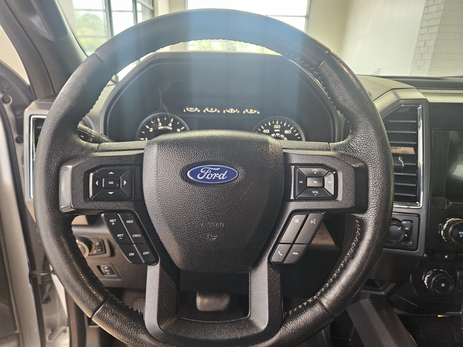 Used 2016 Ford F150 XLT w/ Equipment Group 302A Luxury AWD/4WD image 17