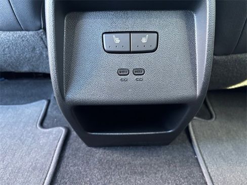 New 2025 Chevrolet Equinox EV RS image 35