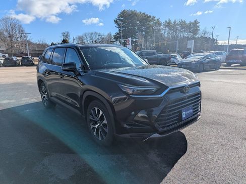 Used 2026 Toyota Grand Highlander Limited image 8