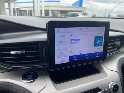 Used 2023 Ford Explorer XLT image 27