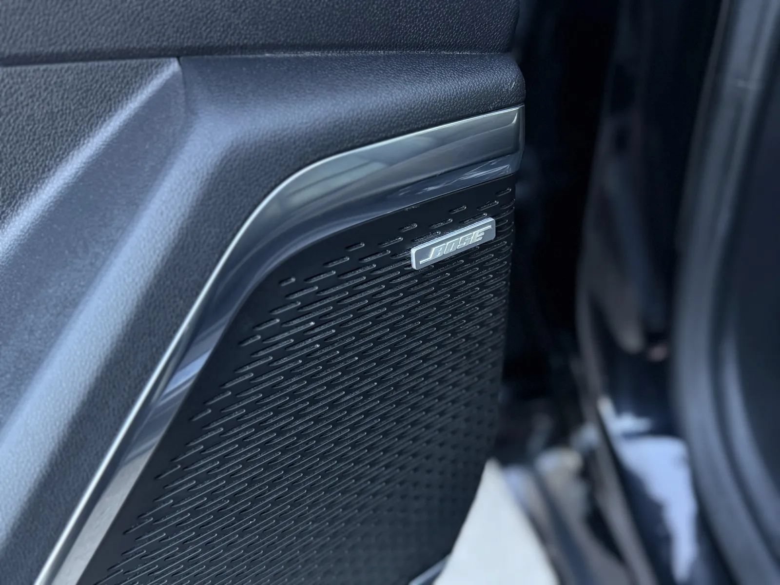 Used 2026 Chevrolet Traverse RS w/ LPO, Floor Liner Package AWD/4WD image 32