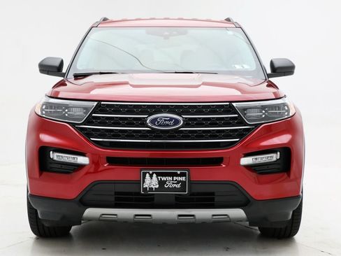 Used 2024 Ford Explorer XLT w/ Equipment Group 202A AWD/4WD image 4