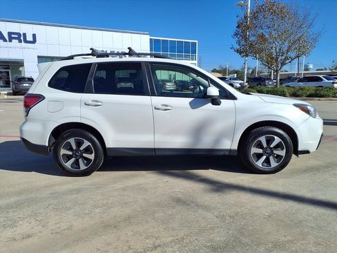 Used 2017 Subaru Forester 2.5i Premium w/ All-Weather Package image 7