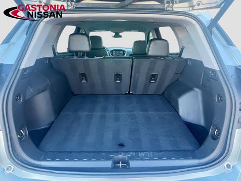 Used 2024 GMC Terrain SLT image 34