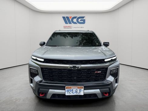 Used 2025 Chevrolet Traverse Z71 AWD/4WD image 2