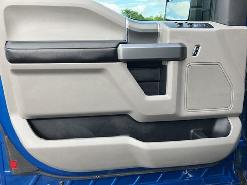 Used 2017 Ford F150 XLT w/ Equipment Group 302A Luxury AWD/4WD image 16