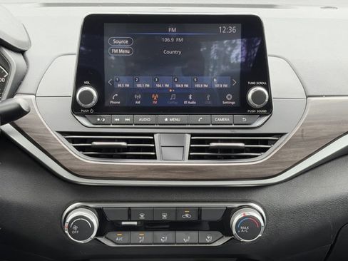 Used 2024 Nissan Altima 2.5 SV FWD image 9