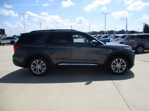 Used 2020 Ford Explorer XLT w/ Equipment Group 202A AWD/4WD image 6