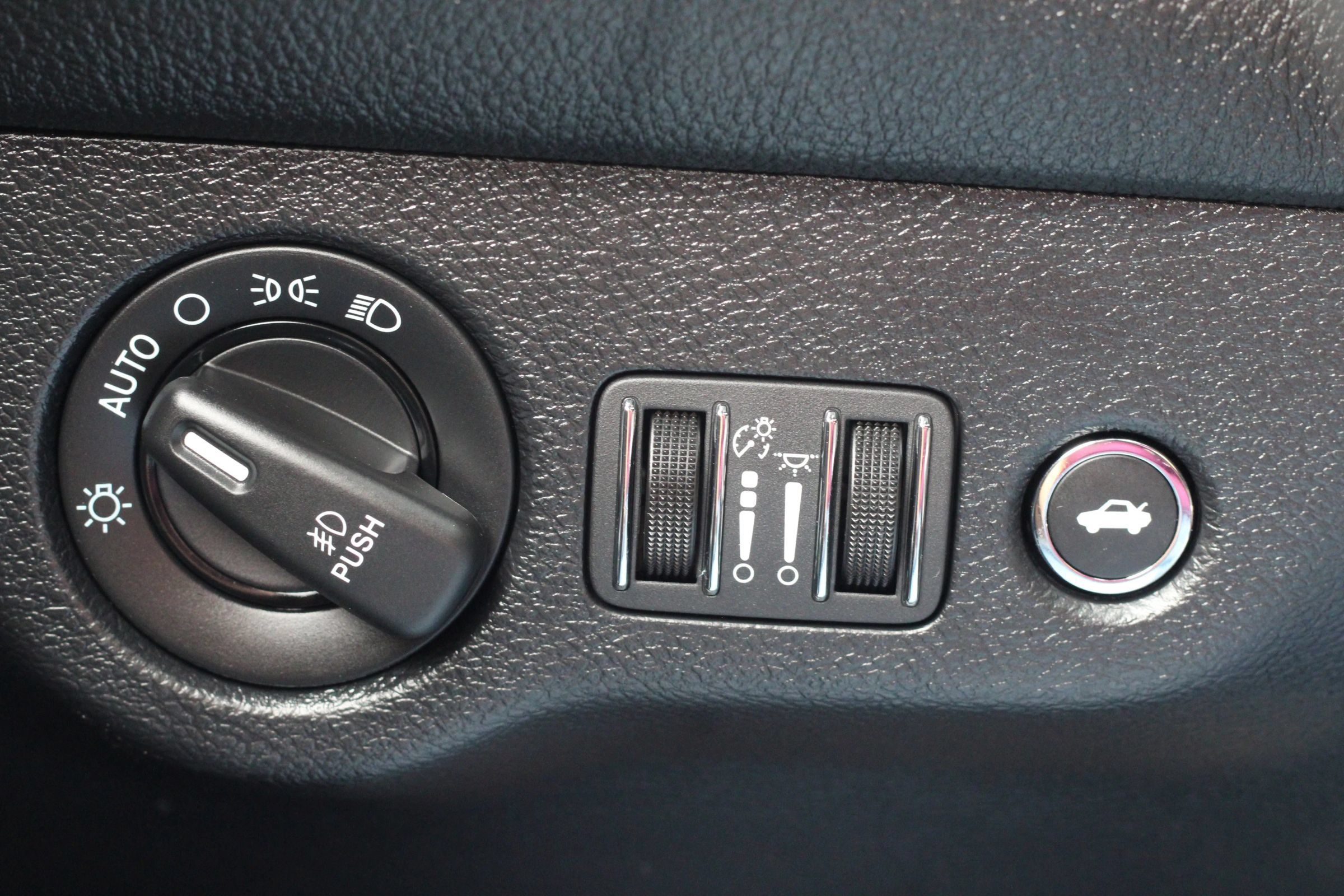 Used 2017 Dodge Challenger R/T w/ Cold Weather Group RWD image 19