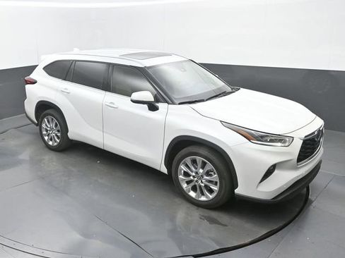 Used 2023 Toyota Highlander Limited image 13