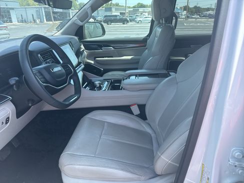 Used 2024 Jeep Wagoneer L 4WD image 3