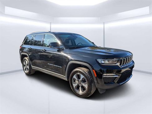 Used 2024 Jeep Grand Cherokee Limited 4xe image 2