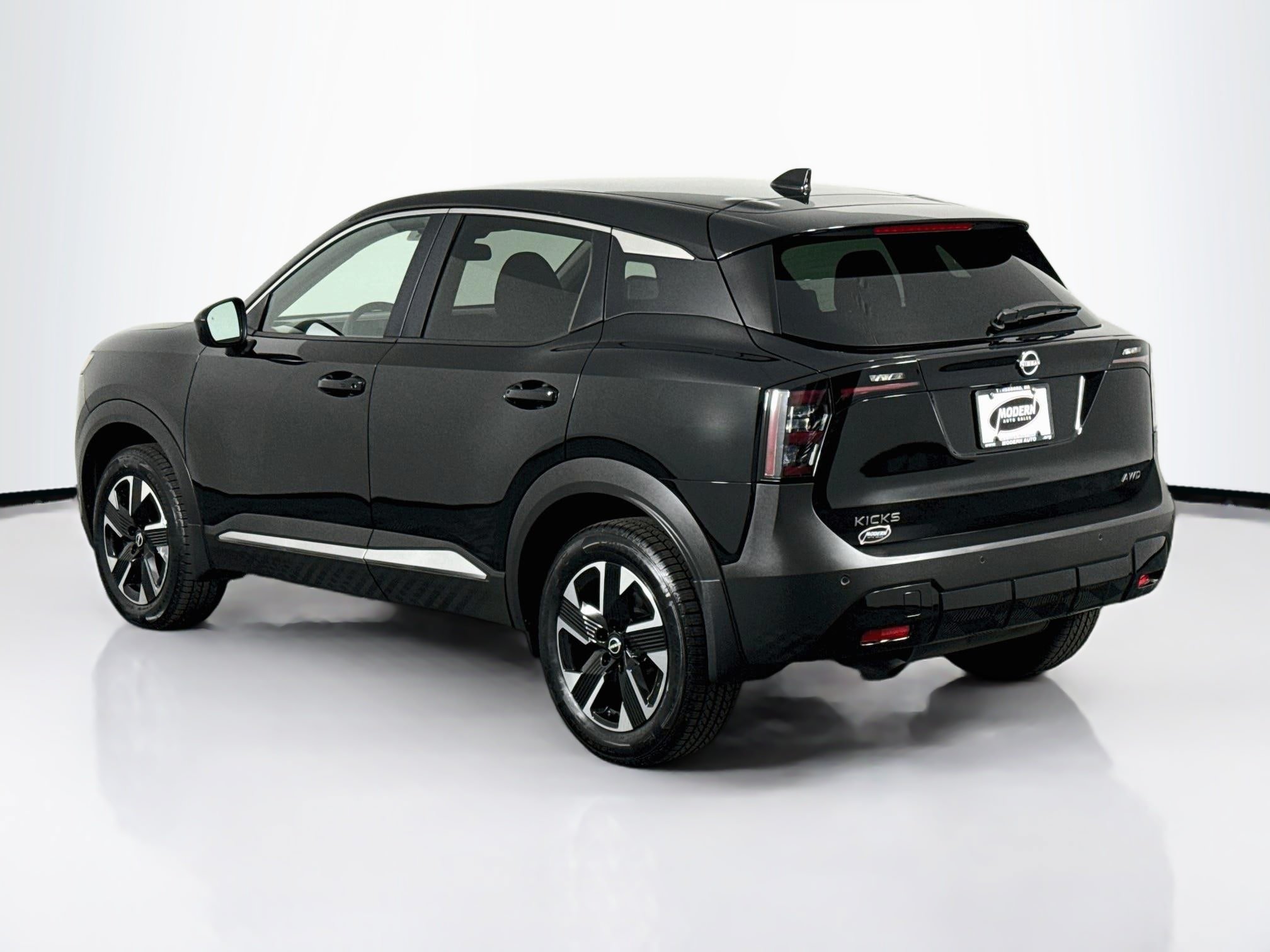 Used 2025 Nissan Kicks SV AWD/4WD image 13