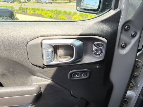Used 2021 Jeep Gladiator Mojave AWD/4WD image 16