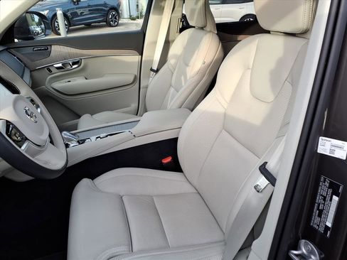 Used 2025 Volvo XC90 B6 Ultra w/ Protection Package Premier image 18