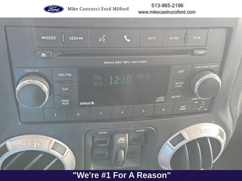 Used 2015 Jeep Wrangler Unlimited Sahara w/ Connectivity Group AWD/4WD image 17