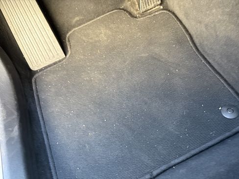 Used 2025 Volvo XC60 B5 Plus image 17