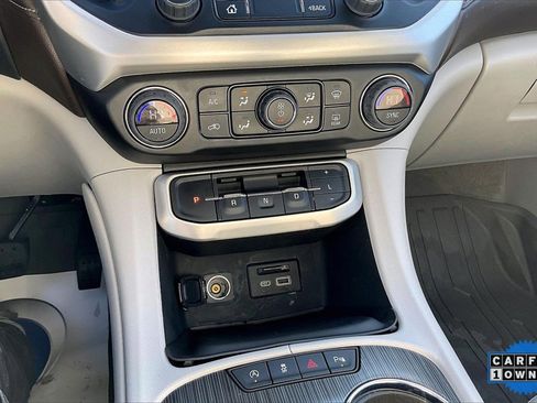 Used 2023 GMC Acadia SLT image 15