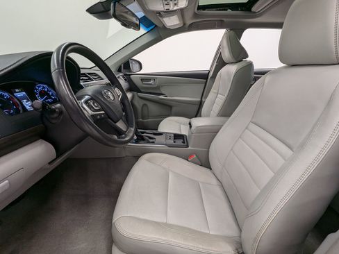 Used 2017 Toyota Camry XSE image 4